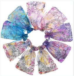 100pcs Mix Color7 * 9cm / 2.76 * 3.54in Sacs-cadeaux en organza avec pochettes de faveur de bijoux à cordon avec impression coralline pour cadeau, mariage, fête, festival, anniversaire