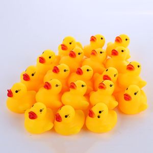 100 stks Party Favor Mode Bad Water Eend Speelgoed Baby Kleine DuckToy Mini Geel Badeendjes Kinderen Zwemmen Strand geschenken Gift T9314