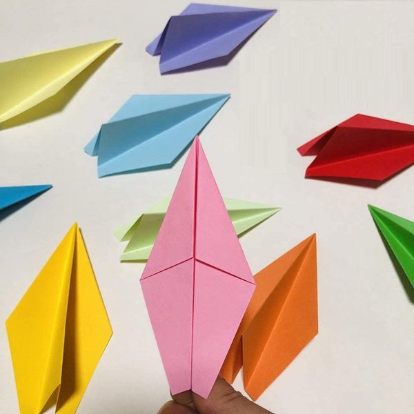 100 pièces préfabriqués arc-en-ciel Origami papier avion plié Origami avions pour enfants fête fournitures avion thème anniversaire bébé douche Par