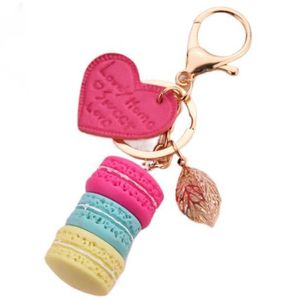 100pcs résine macaron gâteau keychain métal Eiffel Tower sac de charme porte-clés de mariage Fournitures de mariage