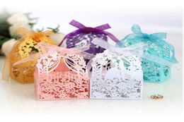 100pcs Romantic láser Cut Camshed Candy Box Novia Patrón tallado Patrón tallado Dragee Regalo Regalos Papel Hollow Out Wedding Favors6876129