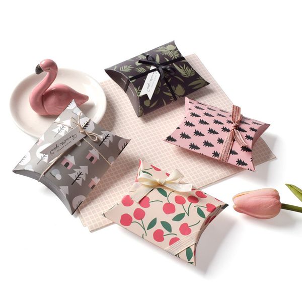 100 unids/set caja de Mini almohada de papel de cereza cajas de embalaje de joyería de jabón de caramelo de fiesta de boda 10x8x2,4 cm pequeños suministros de cartón de regalo Kraft para fiestas