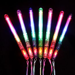 100pcs Siete colores LED Light Up Wands Glow Sticks Intermitente Conciertos Fiesta Rave Favores de cumpleaños Gran correa transparente Cuerda Suministros para fiestas