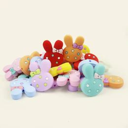 100pcs Perles focales en silicone Rabbit Head Food Grade Baby Molar Toys DIY Pacificier Chaîne Bijoux Pol de fabrication Accessoires 231221