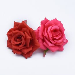 100pcs rosas de seda flores accesorios de baño de pared decoraciones navideñas para bodas broche de novia de plantas artificiales baratas