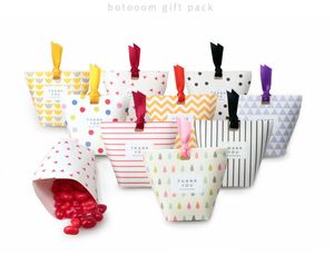 100 stks Unieke Europese Papier Gunst Houders Bloemen Patronen Candy Dozen voor Bruiloft Gasten Gratis verzending Groothandel