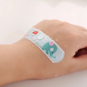 100pcs Band-Aides imperméables Anti-bactéries Adhésive Bandage pansement collant des premiers soins d'urgence en plâtre