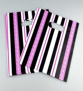 100pcslot 20x25 cm Pink Black Striped Plastic Gift Sac Boutique Bijoux Cadeau d'emballage Sac à provisions en plastique Sacs avec Handle2465069