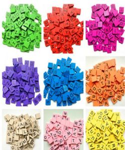 100 pcsSet kleurrijke Engelse woorden houten letters alfabet tegels zwarte scrabble letters nummers voor ambachten hout6484971
