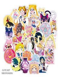 100 pcset Sailor Moon Anime Kleine waterdichte stickers voor doe -het -zelfsticker op koffer bagage laptop fiets skateboard3852294