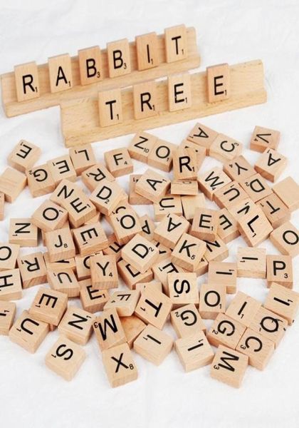 100pcSset en bois d'alphabet en bois carreaux de scrabble nombres de lettres noires pour l'artisanat en bois GWB156796480409