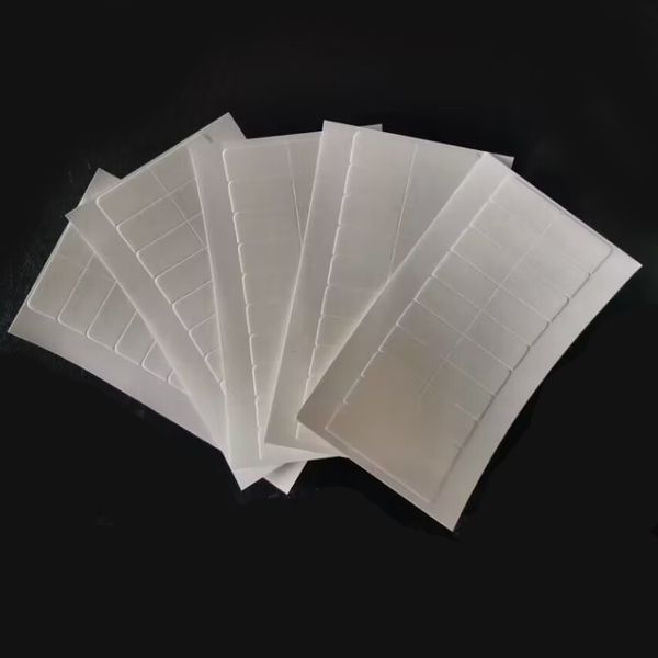 100 feuilles de ruban adhésif double face extraordinairement étanche pour les bandes d'extension de cheveux de trame de peau perruque morceau de cheveux personnalisé par les clients VIP