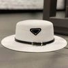 Cinturón negro de sombrero de paja blanco