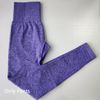 pantalones púrpuras