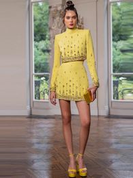 1012 2023 Runway Otoño Marca Mismo estilo Conjuntos de dos piezas Falda corta de manga larga Poliéster amarillo Moda Ropa para mujer Alta calidad Mujer OULAIDI