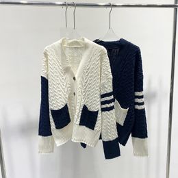 1017 Otoño 2023 suéter para mujer de manga larga con cuello en V cárdigan azul blanco moda ropa a rayas YL