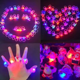 1020304050 pièces bande dessinée LED bagues lumineuses brillent dans le noir éclairer jouets enfants fête d'anniversaire faveurs décor de noël 240301