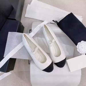 10a+2024 Correcte letter Classic Fashion Ballet Shoes Colorblock veelzijdige enkele schoenen tonen slanke elastische schapenvacht platte schoenen