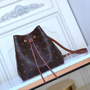 10A sac sac à bandoulière design femme sac seau sacs à main de luxe mode cuir classique cordon bandoulière M44022