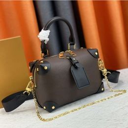 10A bolsas Bolso de mujer de diseñador Clásico PETITE MALLE SOUPLE Bolsos Bolsos de hombro para mujer Bolso de cadena Bolsa de embrague Correa para hombro bordada Extraíble