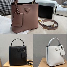 10A Diseñador de hombro cruzado para mujeres Bolsos Hobo Lujos Bolsa de cubo de alta calidad Bolsos de Prado lisos Carta clásica Bolso de cuero genuino Fábrica