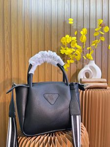 10A Sac de créateur, sac de mode avec deux longues bretelles réglables conçues pour différentes occasions, peut être associé de manière décontractée à un sac à main, un sac à bandoulière