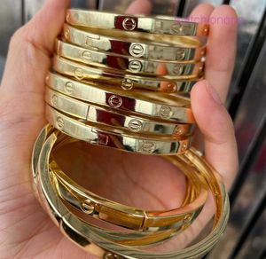 10a Designer Carrrter Brangles de luxe de haute qualité Brangles de luxe de haute qualité Bracelettes de bijoux de mariage en or 18 km