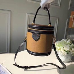 10A Designer Claasic Cannes Beauty Case de beauté pour le sac à main pour femmes sac en cuir en cuir détachable sac à banc de seau de seau de seau à eau sac 142