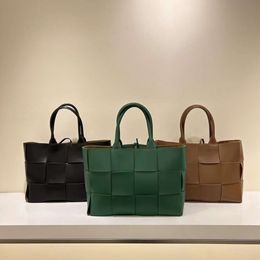 10A Diseñador Clutch tejido de cuero tejido Fashion East West Shopping Bag Bags 2024 New Designer Bolsle de mujer de alta calidad Parrot Bolsa Verde