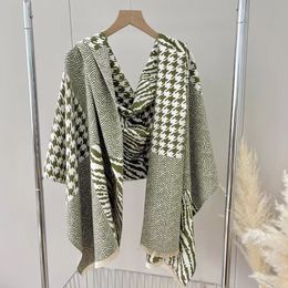 10a Bufanda de bufanda de diseñador Bufandas de lujo para mujer Autumnia e invierno Bufandas a cuadros de moda de moda al aire libre 5 Color Opcional Exquisito Caja de regalo