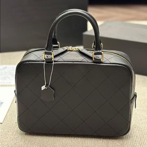 10A Fashion Designer Bag Metal Motspèdes de luxe sac fourre-tout authentique Sac en cuir femmes grande capacité d'épaule diamant sac à main Badge Men B eogl