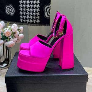 10A Hot Pink Aevitas Plataforma doble Sandalias de satén Correa de tobillo Hebilla lateral Bloque grueso Tacones altos Cuadrado Opentoe para mujer Zapatos de diseñador de lujo Tarde Fábrica Footw