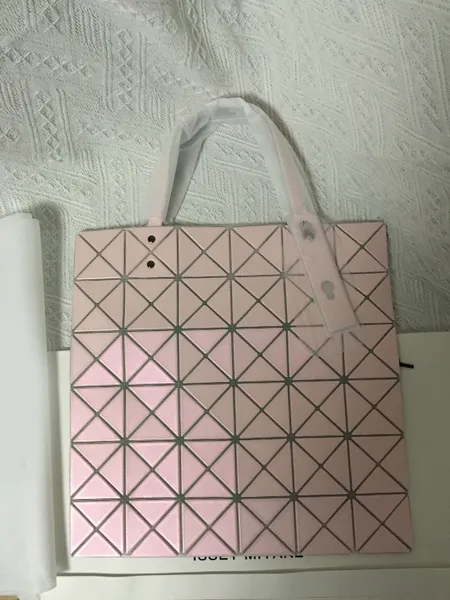 10A Lujo bao bao Bolso de mano a cuadros geométrico plegado Issey Moda Mujer Bolso casual Lucent Bolso de hombro a cuadros rómbico de diseñador Miyake (6 x 6)