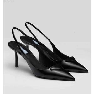 10A Marques de luxe Chaussures habillées sandale talons hauts talon bas Escarpins à bride arrière en cuir brossé noir cuirs vernis blanc noir 35-40