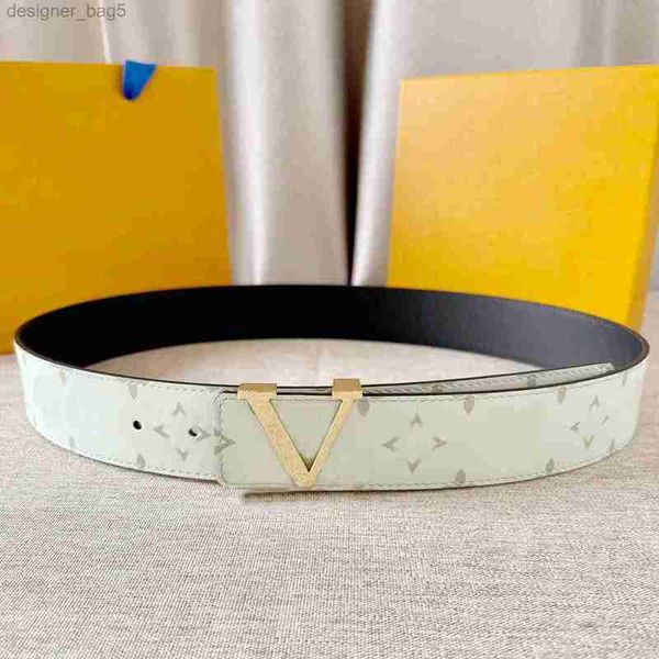 10A Mirror Quality Classic Designer Belt for Women Innelessy Steel V boucle en cuir réel pour hommes Retro Luxury Gold Placing Womens Bend 40mm REVERSIBLE CEINTURE A019