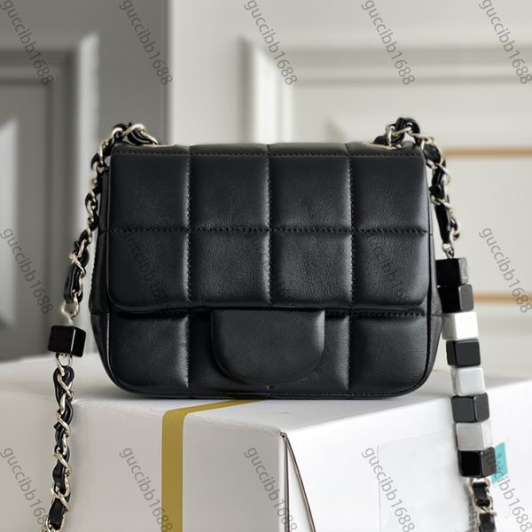 10A Calidad de espejo Mini bolso con solapa cuadrada Bolsos de dados de diseñador Bolso de piel de cordero acolchado negro para mujer Bolso de lujo Bolso bandolera con caja