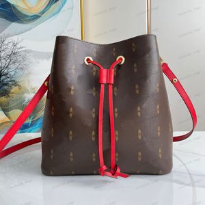 10A NEONOE BB BB BEUT SAG QUELONS LUXE SAG SAG DIEUX MADIALS SAL SAUT-COUPE MIDE Large DrawString Leather Classic Handbag Cococick_BAG3