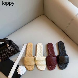 10A Nieuwe Luxe Ontwerpers Zomer Platte Slipper Schapenvacht Diamant Rooster Vrouwen Designer Sandalen Echt Lederen Schoenen Slippers