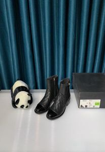 10A Falfs de cuir breveté de qualité d'origine Bottes hautes avec boîte de luxe Boots de créateurs mode monochrome clair hiver chaud 3906483