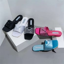 10A Top 2024 Diseñador de verano Diapositivas Mujeres Zapatillas de lujo Rhinestone Slipon Sandalias Slide Ladies Beach Sexy Tacones gruesos Classic P Sandalia Triángulo Zapatilla de tacón bajo S