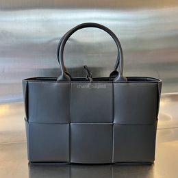 10a Replicatie op topniveau BV's Arco Tote Bag Echte lederen handgeweven koehide Solid kleurcapaciteit Kasjmier luxe ontwerpers vrouwen tassen klein 30 cm