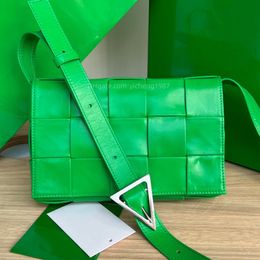 10A Calidad superior BV's Candy Cassette Bolsas Diseñador de moda Cuero de vaca encerado Bolso de hombro de mujer Dama Cuero genuino Loro fresco Bolsos de color verde Gratis