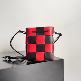 10A Bolso de diseñador de alta calidad Bolso bandolera pequeño Bolso de cubo de cuero genuino de 14 cm Bolso bandolera con caja B35V