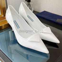 10A Sandales de créateurs de qualité supérieure pointues à talons hauts chaussures simples triangle P 3,5 cm 7,5 cm sandales à talons chaton pour femmes noir blanc rose bleu chaussures de mariage sac à poussière 35-40