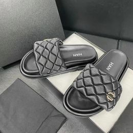 10a platformschoenen van topkwaliteit Slippers Sliders Mule Heren Dames platte mode Zijde stof Kanaal Nieuwe glijbaan zomer strand Luxe Designer sandaal meisje brood loafer cadeau