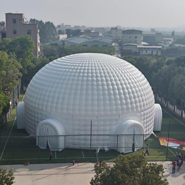 Centre d'événement imperméable Igloo Dome Igloo Tent avec portes de soufflerie d'air pour exposition de mariage de fête en plein air 10m dia (33 pieds)