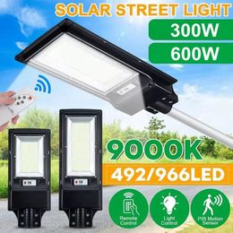 High power 300 W 600 W Solar lamp Straat Licht Buitenverlichting Radar Sensor Road Lamp met paal afstandsbediening 492led 966led