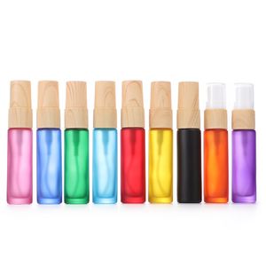 Bouteilles de parfum d'huile essentielle en verre coloré mat de 10 ml avec bouchon en plastique de grain de bois rechargeable portable bricolage bouteille de pulvérisation de taille de voyage