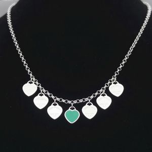 Collar de corazones de 10 mm para mujer Siete colgantes de acero inoxidable Pareja Azul Verde Rosa Rojo Joyería Días de Navidad Regalos para mujer Accesorios al por mayor