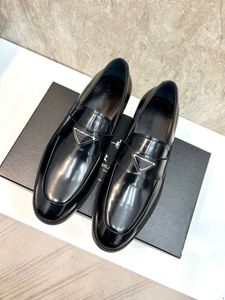 10 modelo nuevo diseñador de lujo de los hombres puntiagudos negro con vestido de retazos blanco zapatos Oxford mocasines boda graduación Sapato Social Masculino